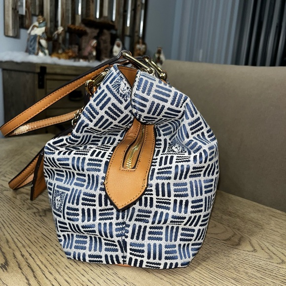 Anne Klein Geometric Logo Tote Bag with Cardholder - Picture 2 of 11